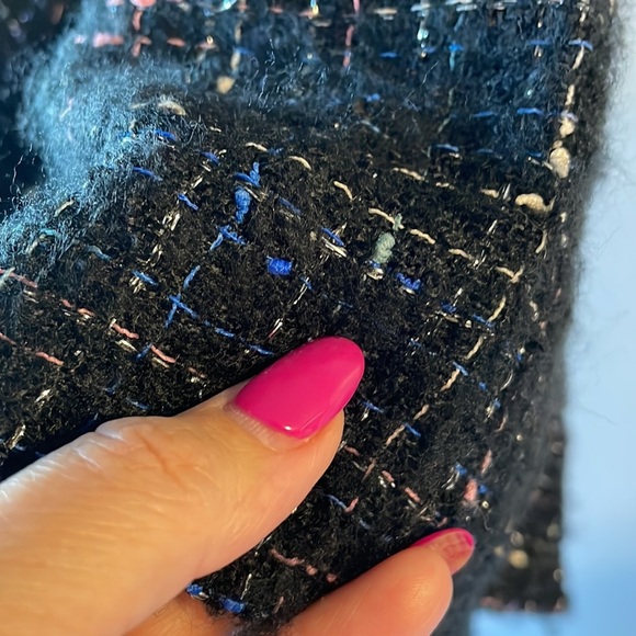 Cape / shawl sleeved ruffled longer length knit sweater has silver shine thread - Picture 6 of 12